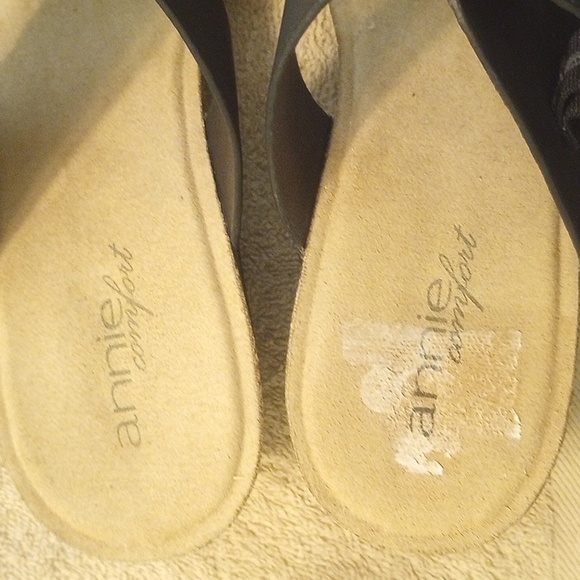 Black and tan slip on heels - Picture 3 of 6